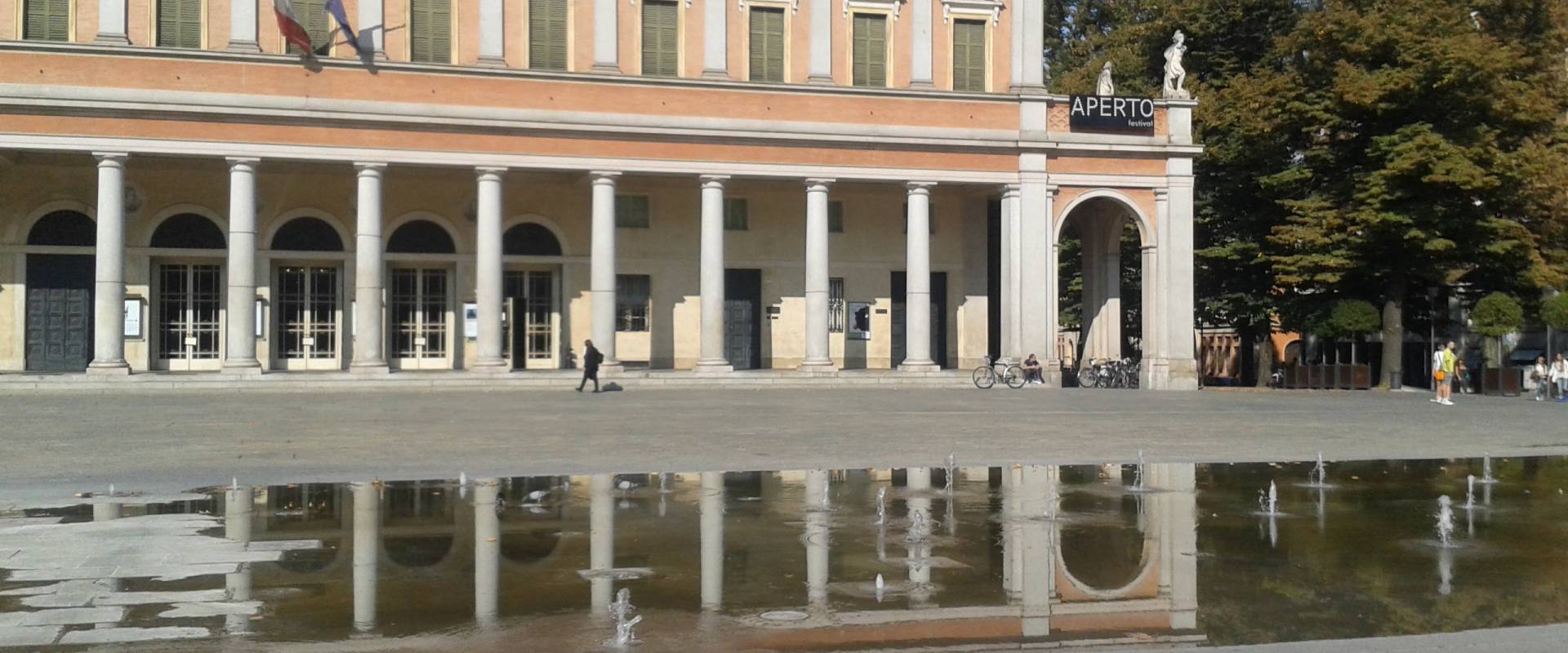 Il teatro e la fontana photo by Rossella-reggio